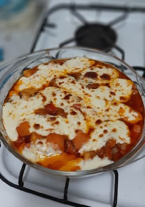 Una foto de Cazuela de Pollo y Calabaza Gratinada