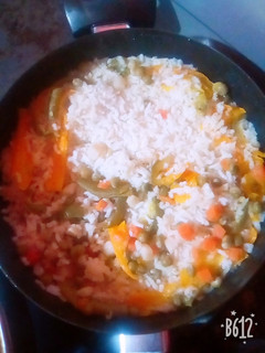 Una foto de Arroz blanco con verduras 🍛