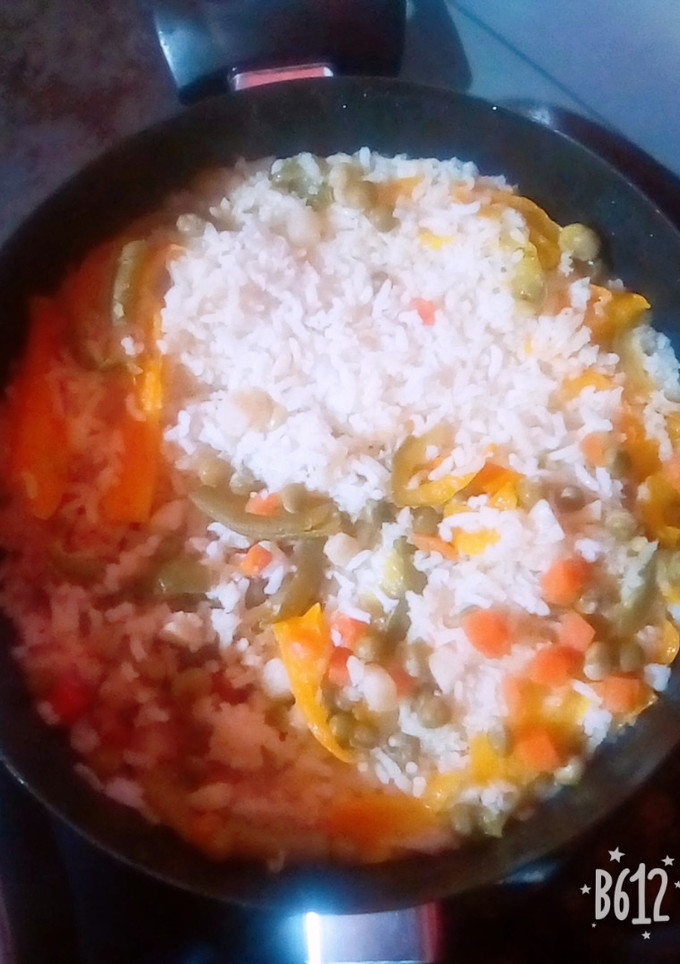 Una foto de Arroz blanco con verduras 🍛