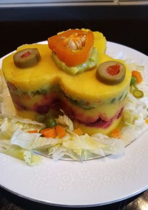 Una foto de Causa de Verduras c/ Mayonesa de Palta (Aguacate) #Vegana