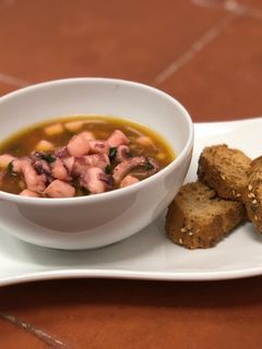 Una foto de Patas de calamar con ajitos y perejil ¡Aperitivo de 10!
