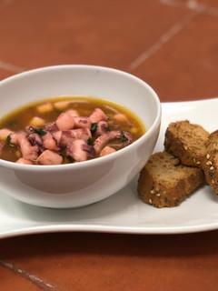 Una foto de Patas de calamar con ajitos y perejil ¡Aperitivo de 10!
