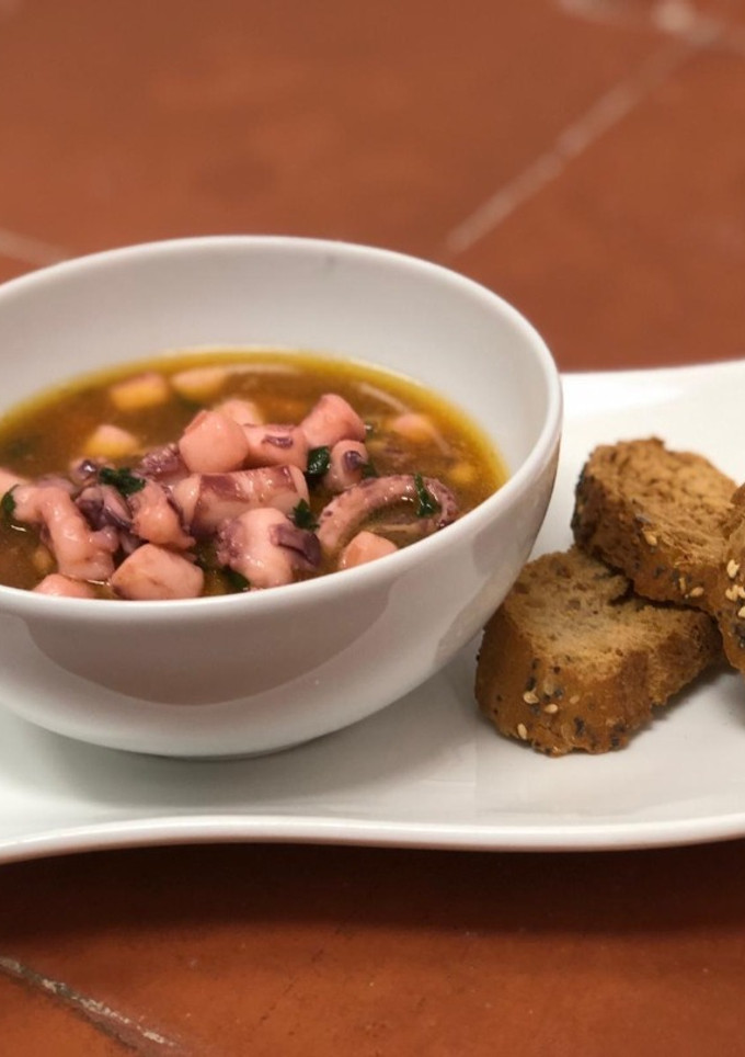Una foto de Patas de calamar con ajitos y perejil ¡Aperitivo de 10!