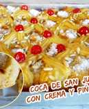 Coca de San Juan con crema y piñones