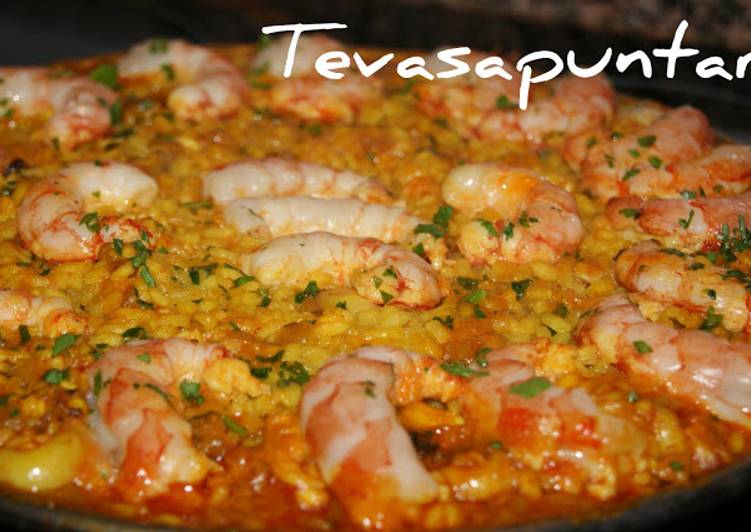 Paella de gambones y calamares