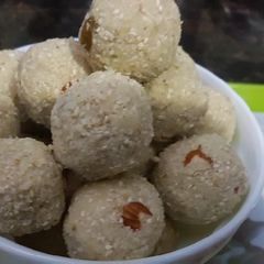 A picture of Til ke Ladoo.