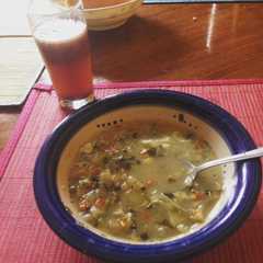 Una foto de Sopita de verduras al jengibre