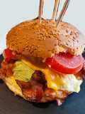 Cheeseburger con bacon croccante