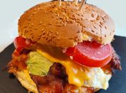 Una foto di hamburger manzo