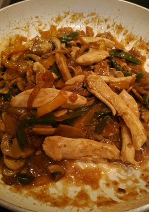 Una foto de Pollo con verduras en salsa de ostras