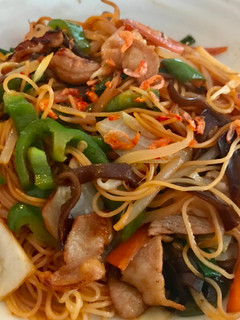 Una foto de Vermicelli de Arroz con Cerdo y Verduras