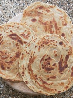 લચ્છા પરાઠા (Lachha Paratha Recipe In Gujarati) રેસીપી મુખ્ય ફોટો