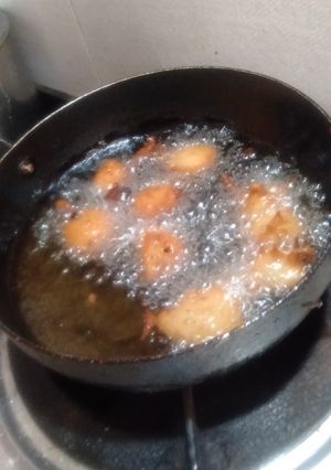 मीठे गुलगुले (meethe gulgule recipe in Hindi) रेसिपी मुख्य फोटो