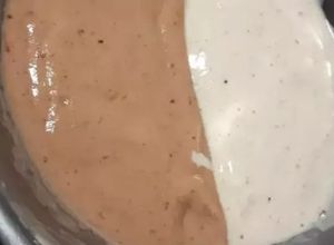 Una foto de Helado de banana y chocolate, dos ingredientes