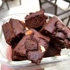 A picture of Cuadraditos húmedos de chocolate.
