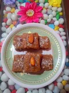 ગુંદર પાક (Gundar Paak Recipe In Gujarati) રેસીપી મુખ્ય ફોટો