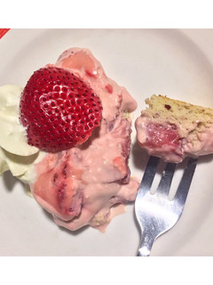 Una foto de Pastel grez de frutillas