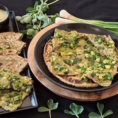 A picture of Stuffed Bajri rotlo with spring onions and methi.