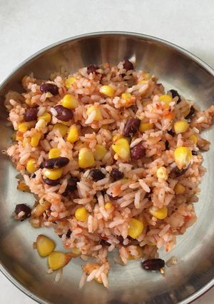 મેક્સિકન રાઈસ (Mexican Rice Recipe In Gujarati) રેસીપી મુખ્ય ફોટો