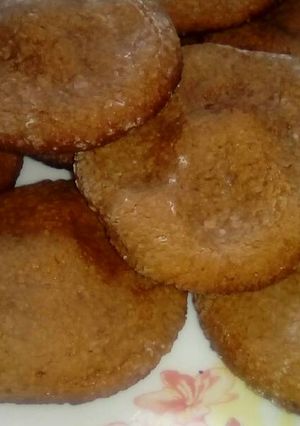 Una foto de Galletitas de maní y neskuik... ❤🌈👌