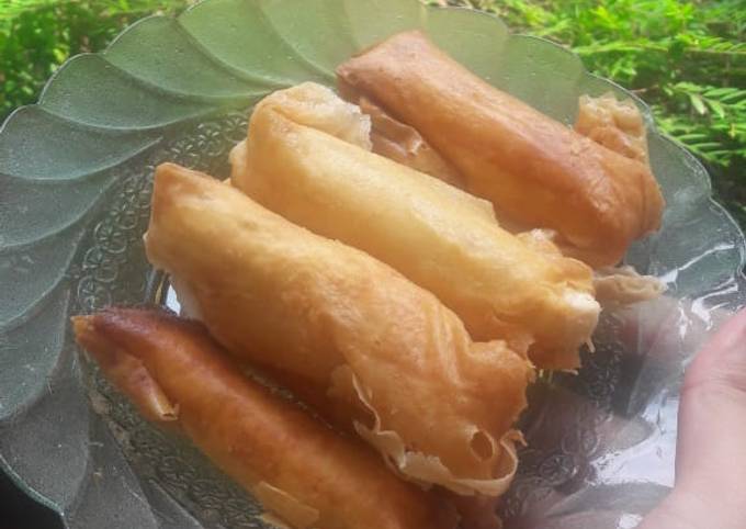 Lumpia goreng isi otak-otak ikan tenggiri