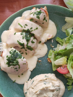 Una foto de Pechuga rellena al horno con salsa blanca