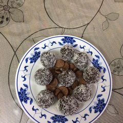 A picture of # chocos coconut balls.