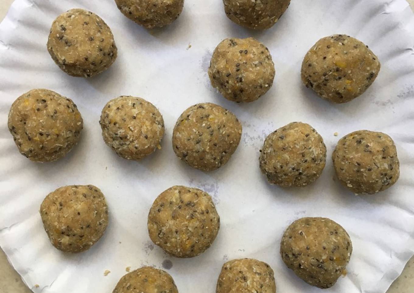 Lemon pie protein balls