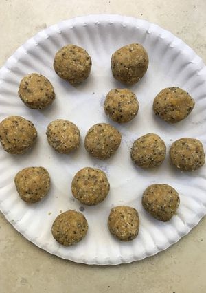 A picture of Lemon pie protein balls.