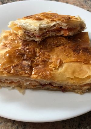 Φωτογραφία της συνταγής Πίτα με παστουρμά, ντομάτα και κεφαλογραβιέρα