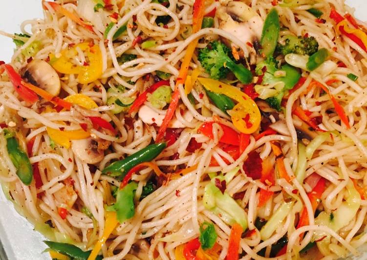 Recipe of Speedy Schezwan chilli garlic noodles