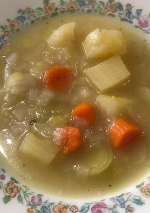 Una foto de Sopa porrusalda