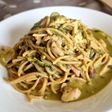 Spagetti- cremoso de pesto con pollo y Bacon