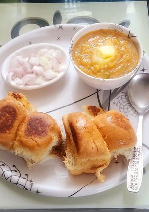 A picture of Butter Pav Bhaji.
