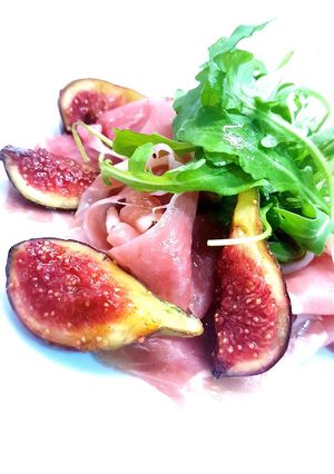 Foto principal de Jamón serrano con brevas salteadas