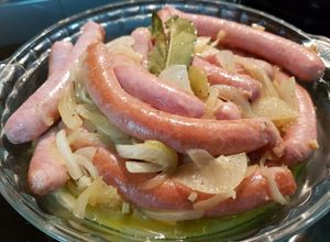 Una foto de Salchichas frescas de pollo al vino