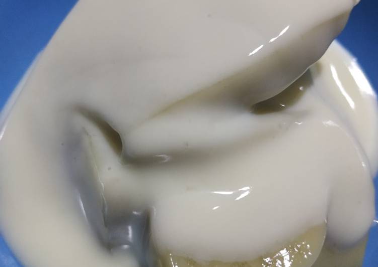 Puding matcha dengan vla vanila