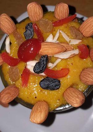 मूंग दाल हलवा (Moong Dal Halwa in Hindi) रेसिपी मुख्य फोटो