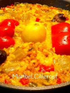 Una foto de Arroz con carne picada y verduras