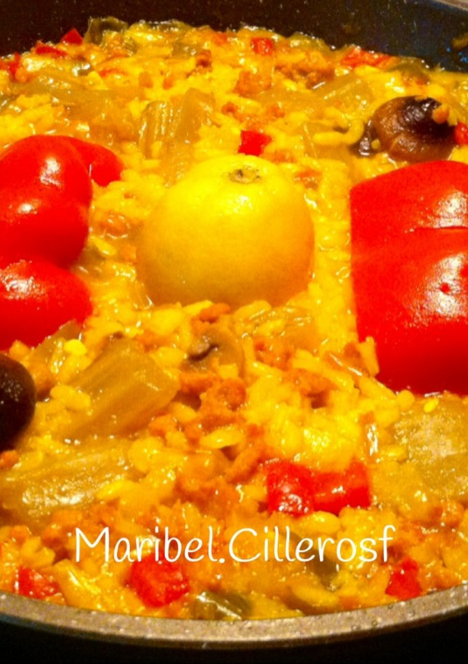 Una foto de Arroz con carne picada y verduras