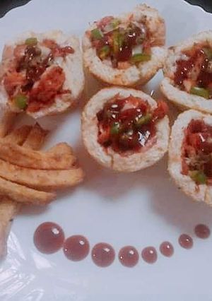 A picture of Pizza cups.