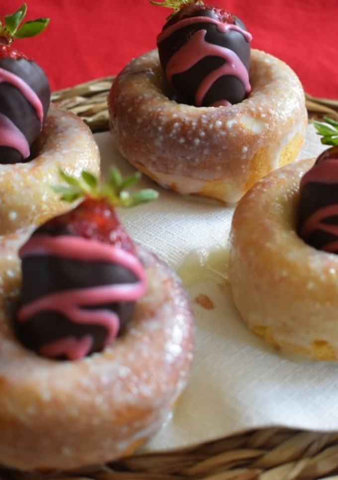 Una foto de Donuts de leche condensada y fresa