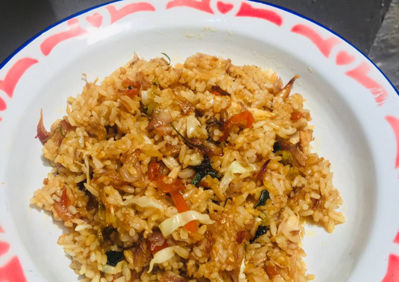 Nasi goreng dengan isian ayam