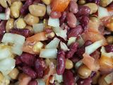 سلطة الفول المدمس والفاصولياء الحمراء