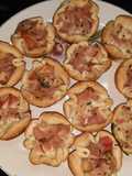 Florcitas de jamón, queso y tomate