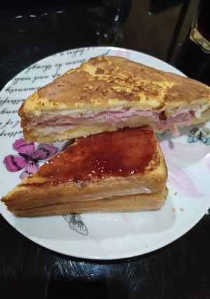 Foto principal de Sándwich Montecristo con mermelada fresa