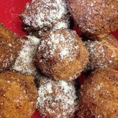 A picture of Fried mashed potato balls.