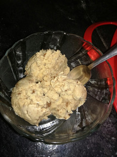 Una foto de Helado de dulce de leche con galletitas