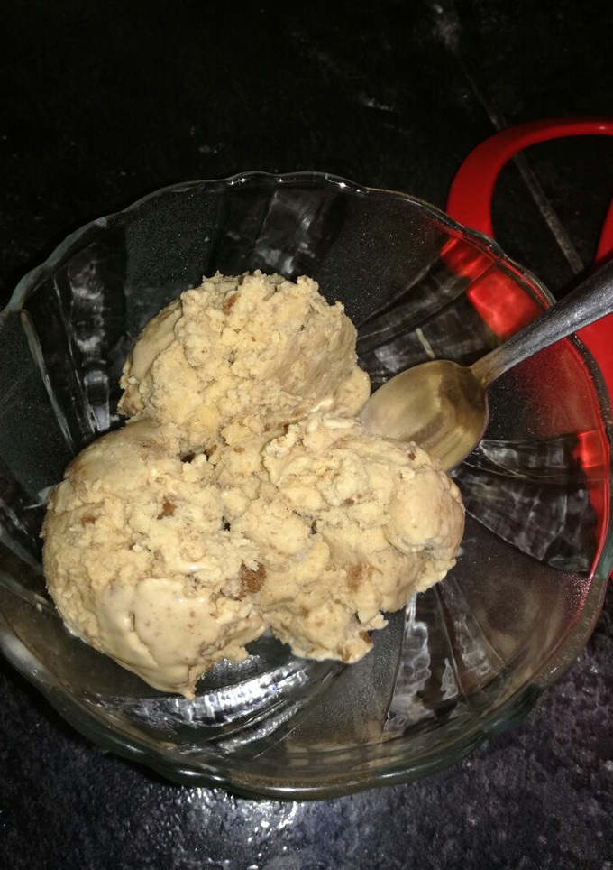 Una foto de Helado de dulce de leche con galletitas