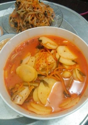 Hình của món Canh kim chi khoai tây.